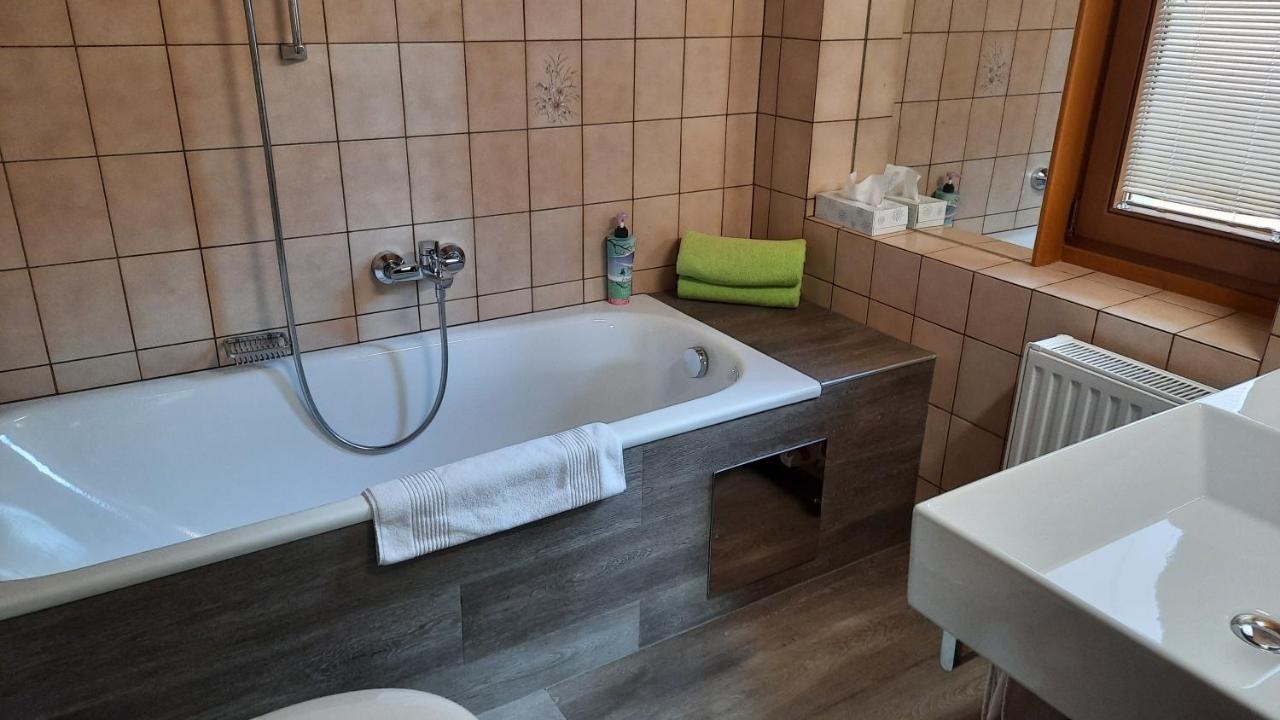 Gaestehaus Almrausch, Ferienanlage Mit Pool Nassereith Exterior foto