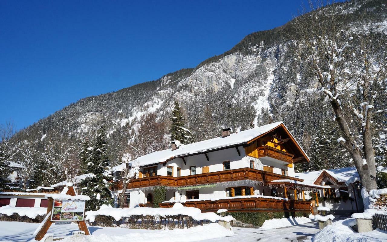 Gaestehaus Almrausch, Ferienanlage Mit Pool Nassereith Exterior foto